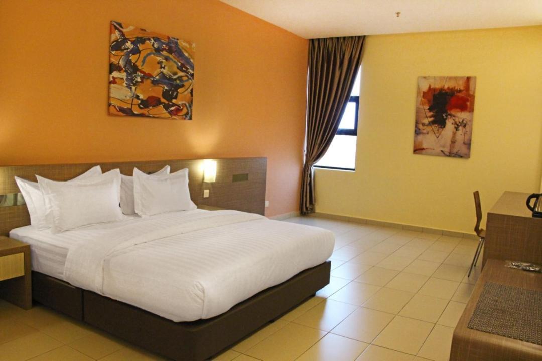 Kluang Riverview Hotel Exterior photo