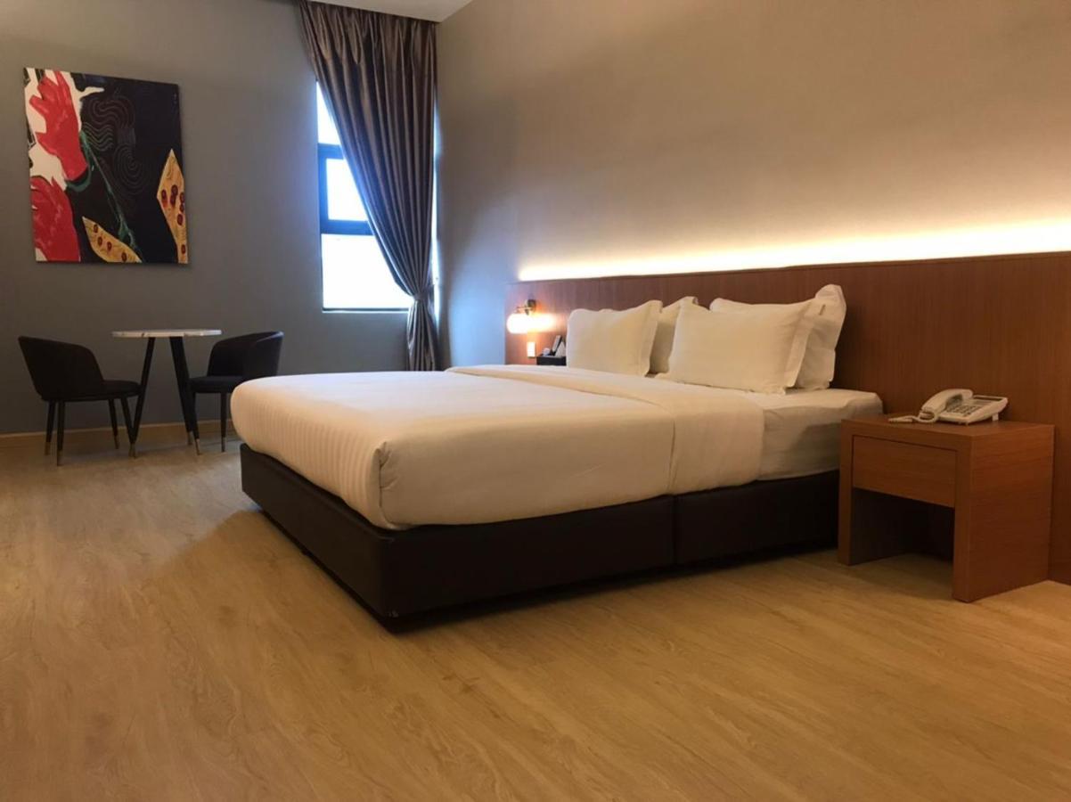 Kluang Riverview Hotel Exterior photo