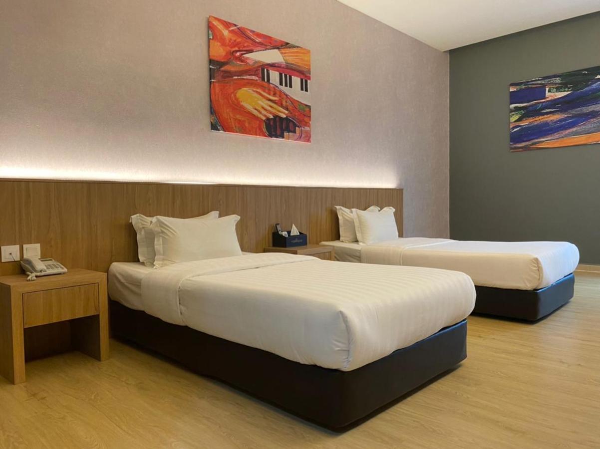 Kluang Riverview Hotel Exterior photo